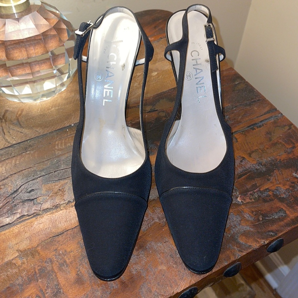 Chanel Pumps size 40. Made in Italy.